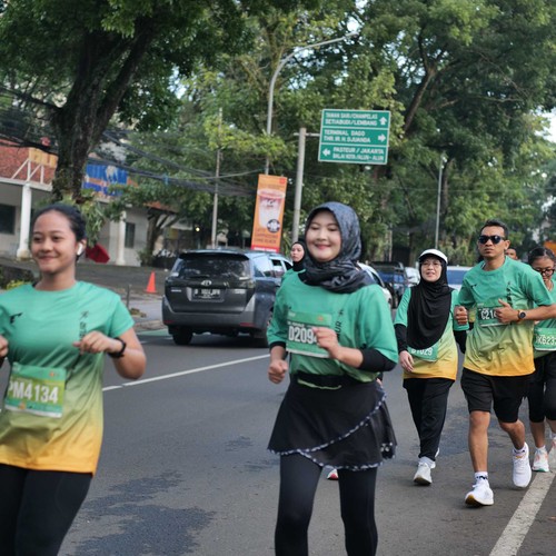 Race photo from BAUR RUN 2025