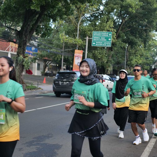 Race photo from BAUR RUN 2025