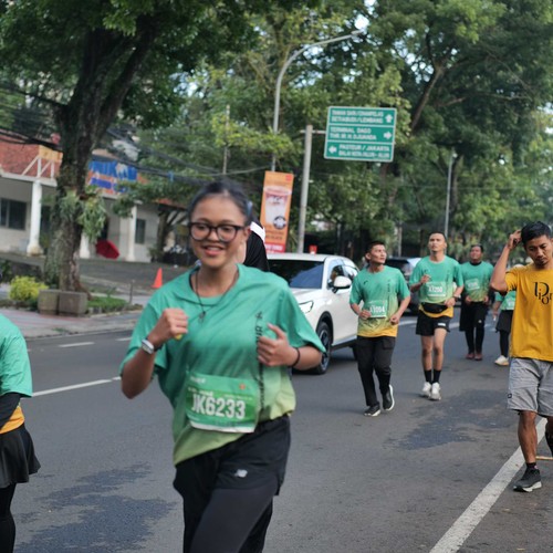 Race photo from BAUR RUN 2025