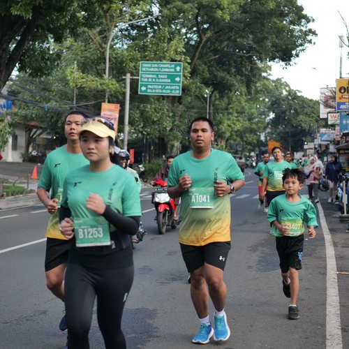 Race photo from BAUR RUN 2025