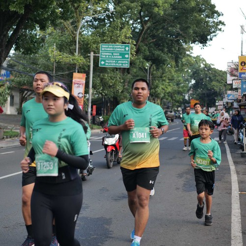 Race photo from BAUR RUN 2025