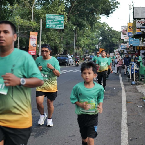 Race photo from BAUR RUN 2025