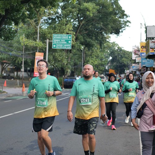 Race photo from BAUR RUN 2025