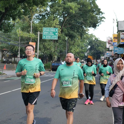 Race photo from BAUR RUN 2025
