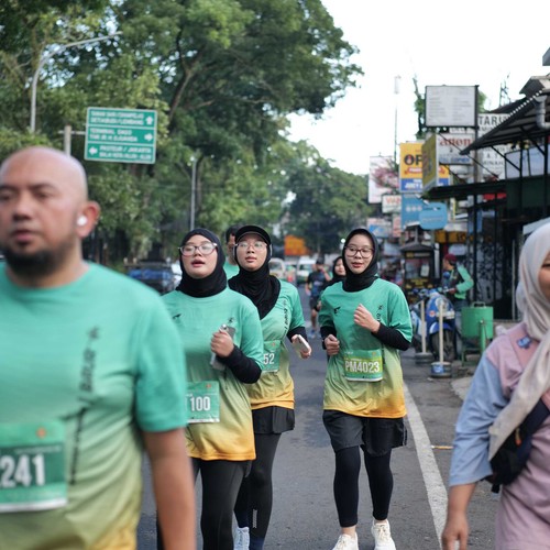 Race photo from BAUR RUN 2025