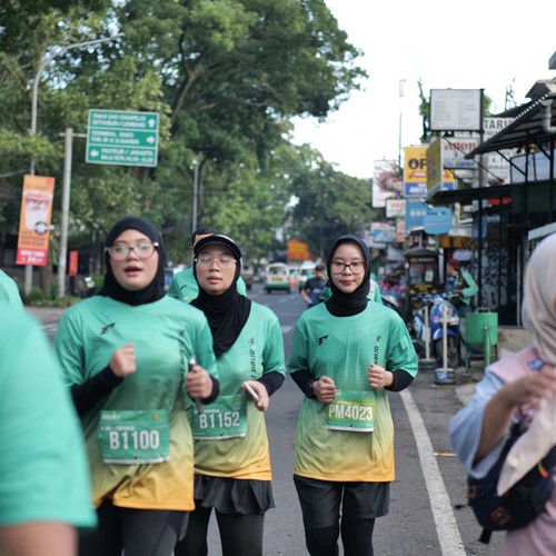 Race photo from BAUR RUN 2025