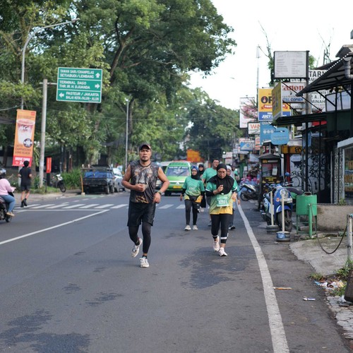 Race photo from BAUR RUN 2025