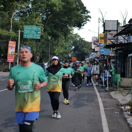 Race photo from BAUR RUN 2025