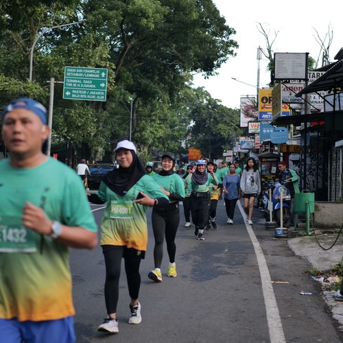 Race photo from BAUR RUN 2025