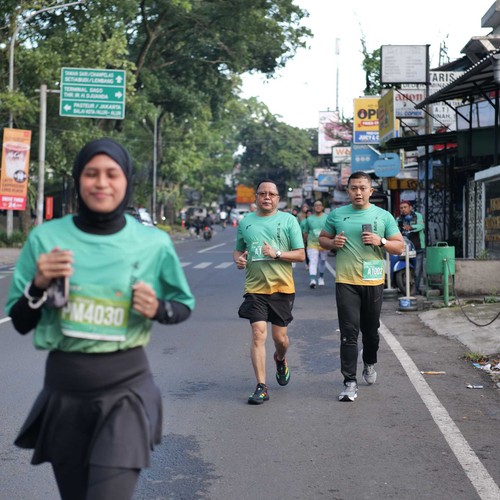 Race photo from BAUR RUN 2025