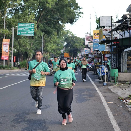 Race photo from BAUR RUN 2025