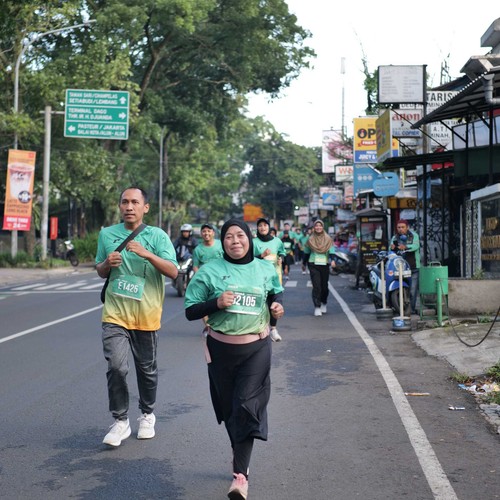 Race photo from BAUR RUN 2025