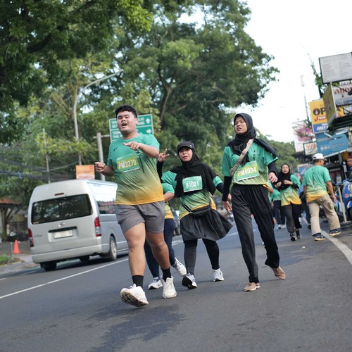 Race photo from BAUR RUN 2025