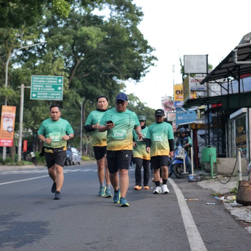 Race photo from BAUR RUN 2025