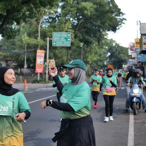 Race photo from BAUR RUN 2025