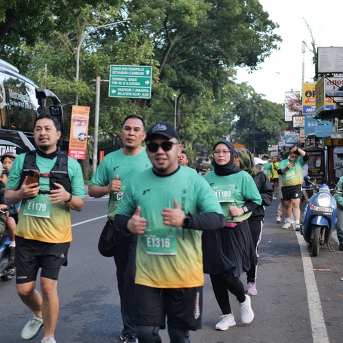 Race photo from BAUR RUN 2025