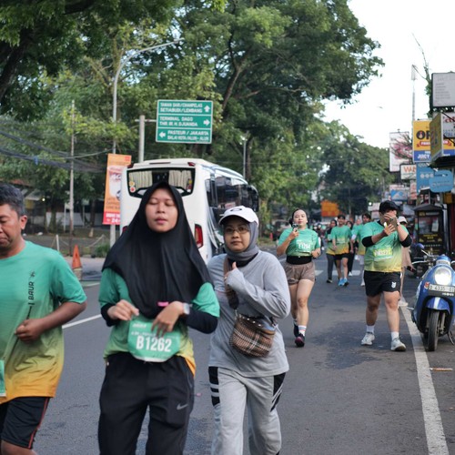 Race photo from BAUR RUN 2025