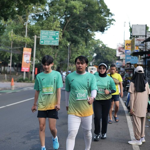 Race photo from BAUR RUN 2025