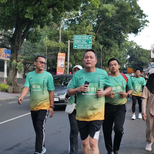 Race photo from BAUR RUN 2025