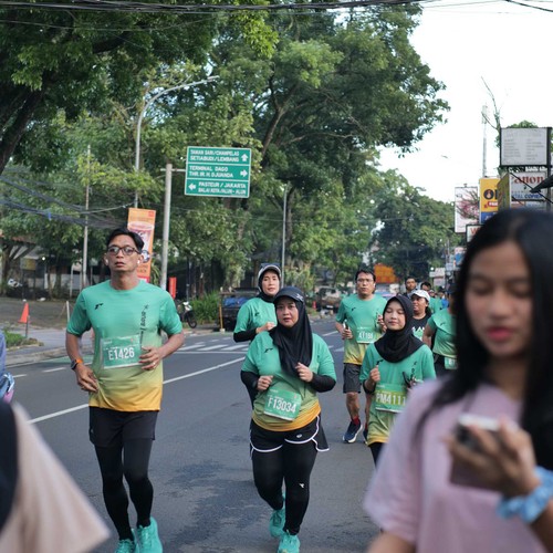 Race photo from BAUR RUN 2025
