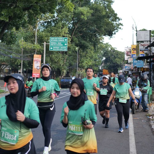 Race photo from BAUR RUN 2025