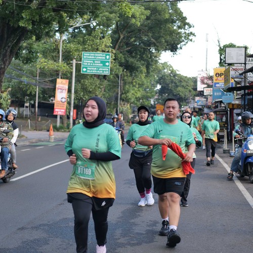 Race photo from BAUR RUN 2025