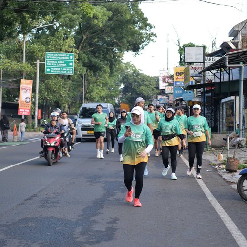 Race photo from BAUR RUN 2025