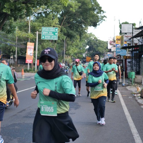 Race photo from BAUR RUN 2025