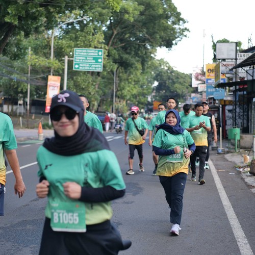 Race photo from BAUR RUN 2025