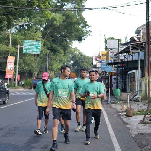 Race photo from BAUR RUN 2025