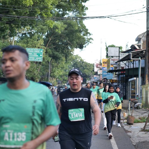 Race photo from BAUR RUN 2025
