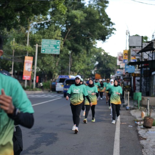 Race photo from BAUR RUN 2025
