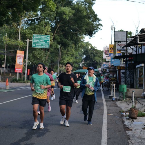Race photo from BAUR RUN 2025