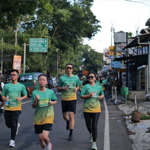 Race photo from BAUR RUN 2025