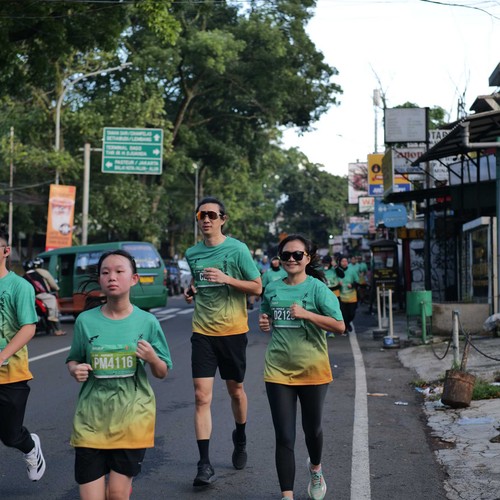 Race photo from BAUR RUN 2025