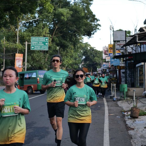 Race photo from BAUR RUN 2025