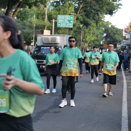 Race photo from BAUR RUN 2025