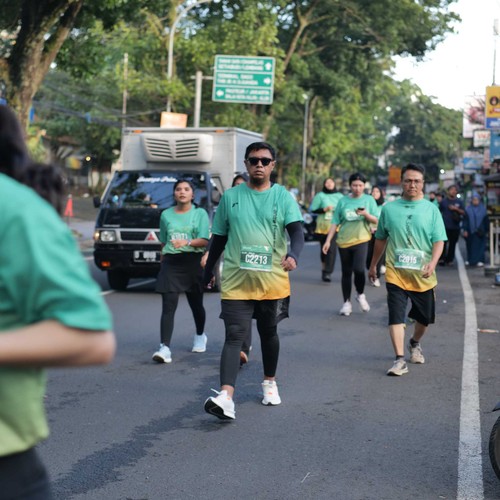 Race photo from BAUR RUN 2025