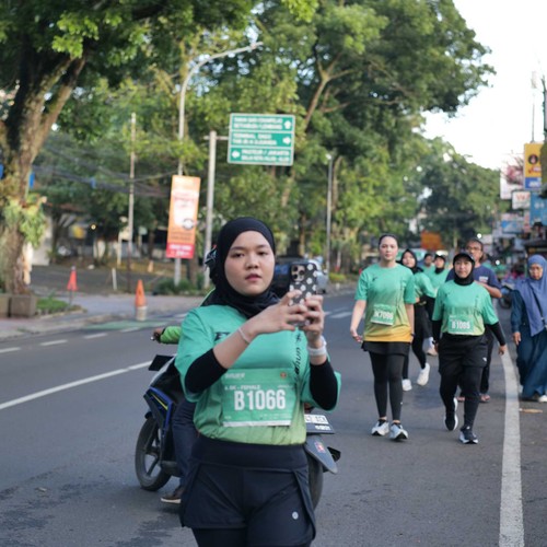 Race photo from BAUR RUN 2025