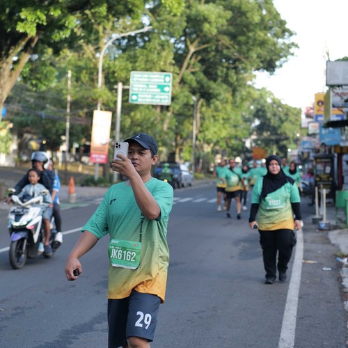 Race photo from BAUR RUN 2025