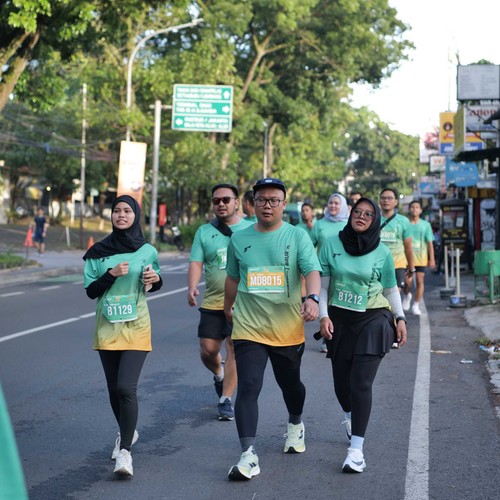 Race photo from BAUR RUN 2025