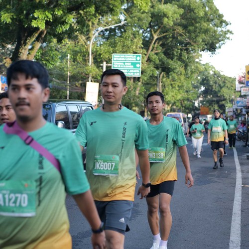 Race photo from BAUR RUN 2025