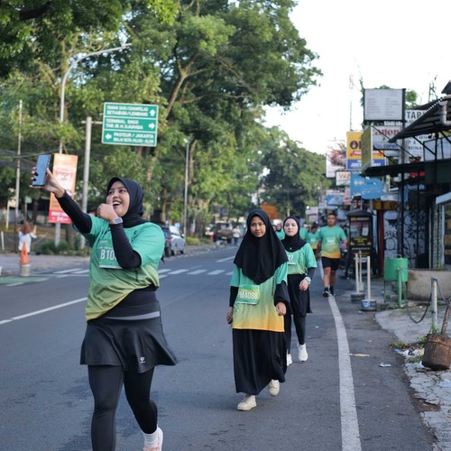 Race photo from BAUR RUN 2025