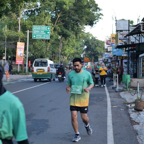 Race photo from BAUR RUN 2025