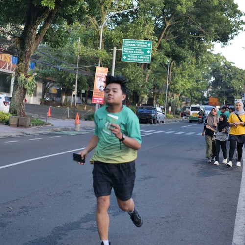 Race photo from BAUR RUN 2025