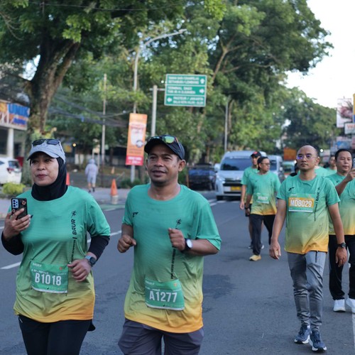 Race photo from BAUR RUN 2025