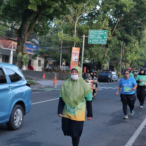 Race photo from BAUR RUN 2025