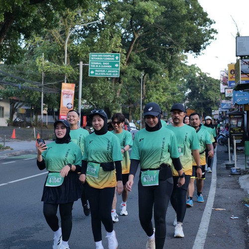 Race photo from BAUR RUN 2025