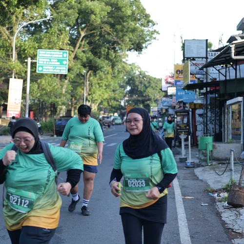 Race photo from BAUR RUN 2025