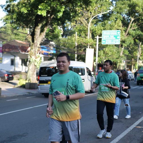 Race photo from BAUR RUN 2025